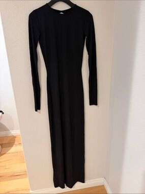 SKIMS SMOOTH LAYERS LONG SLEEVE OPEN BACK DRESS NWT SIZE SMALL IN BLACK
